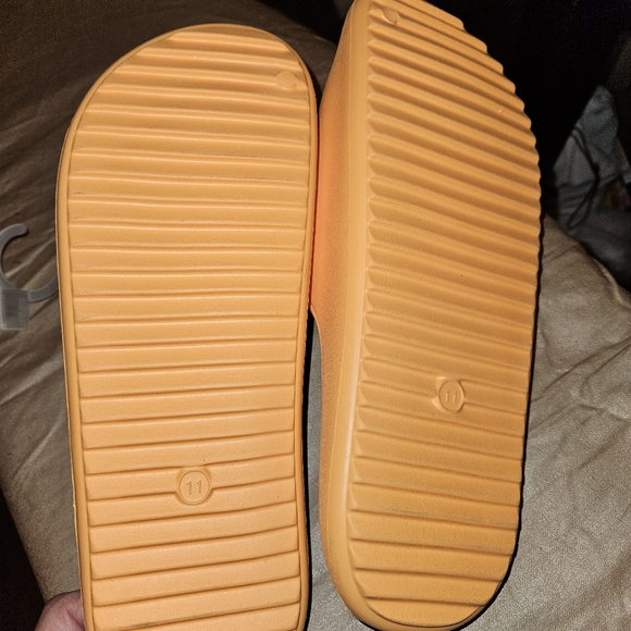 Wild Fable orange slide sandals, women's 13, men's 11 - Picture 4 of 4